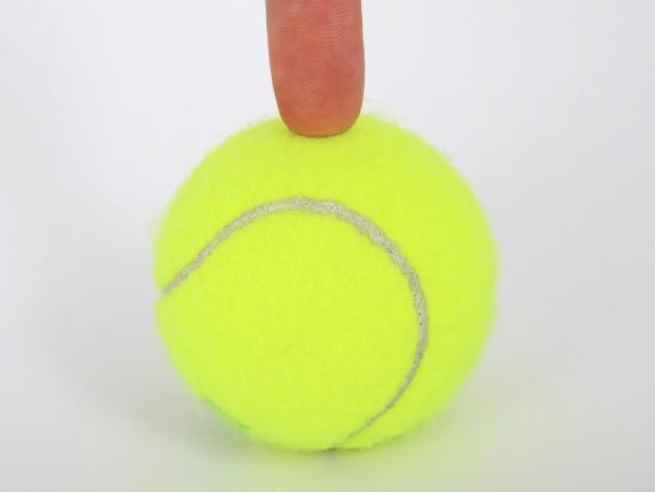 Er tennisballer bra for hunder?  - Hva er en tennisball laget av?